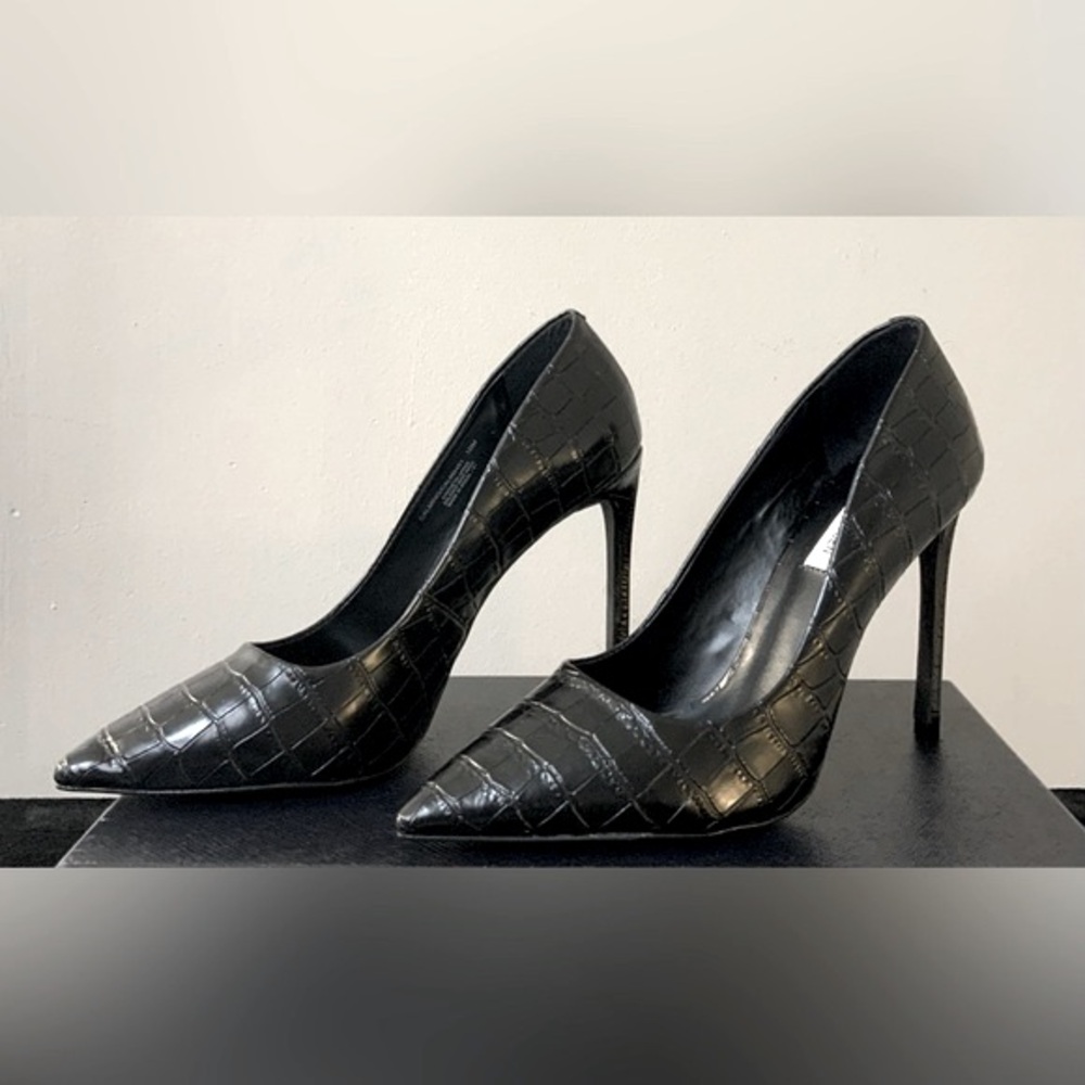 Steve Madden Black Croc-Embossed Pointed Toe Pumps